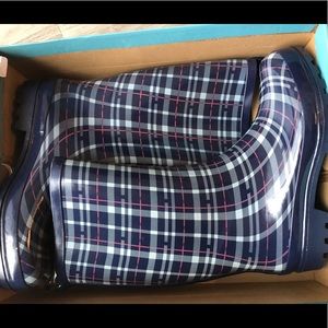 Rugged outback women’s rain boots